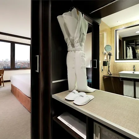 Otel Melia Sarria 5*
